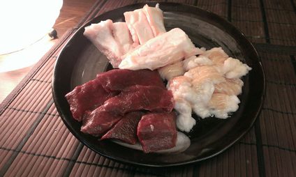 河内長野にある焼肉寄つ場の焼肉メニュー、寄つ場の新鮮ホルモン盛り合わせ