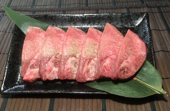 河内長野にある焼肉寄つ場の焼肉メニュー、上塩タン