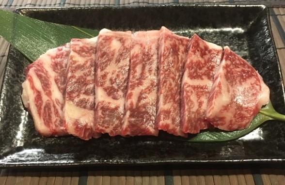 河内長野にある焼肉寄つ場の焼肉メニュー、上ロース肉